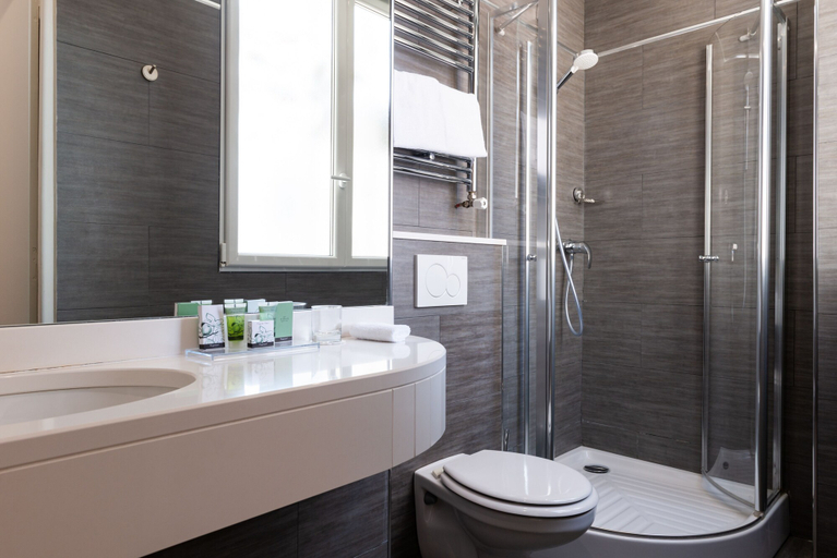Bathroom 4, Hotel Lord Byron, Paris