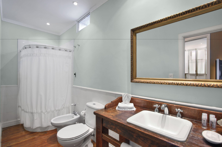 Bathroom 5, Hotel del Casco, San Isidro