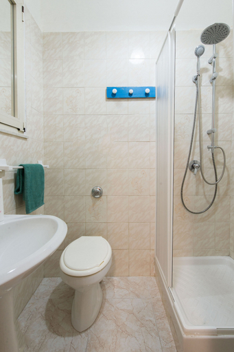 Bathroom, A due passi dal Teatro Politeama, Palermo