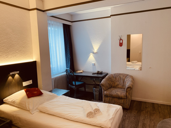 Bedroom 3, Kunibert der Fiese, Köln