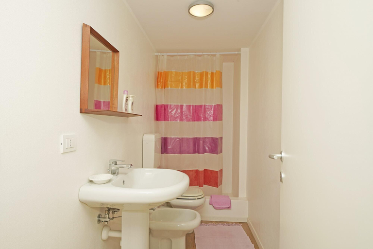 Bathroom, Casa Alla Rocca in Solarolo, Brescia