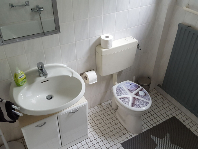 Bathroom 3, 4 Jahreszeiten, Schaumburg