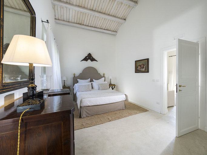 Bedroom 3, Donna Carmela, Catania