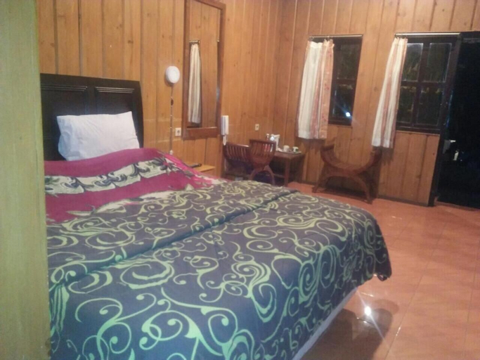 Bedroom 2, Cemara Indah Hotel, Probolinggo