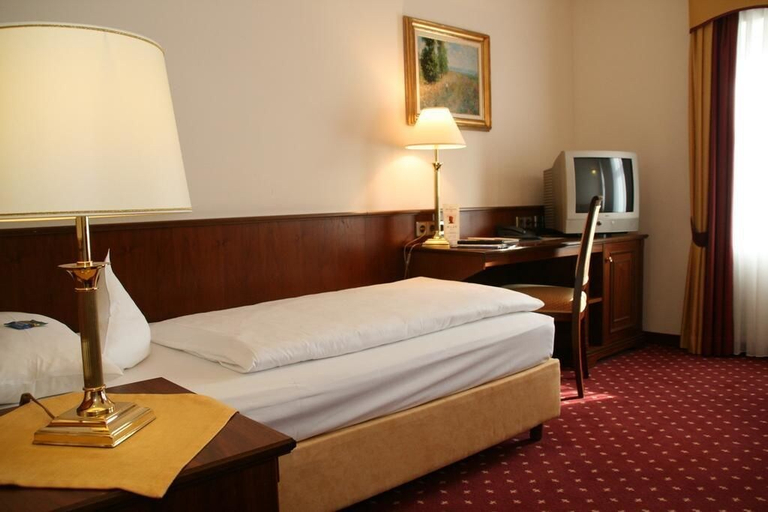Bedroom 3, Landhotel Zum Hessenpark, Hochtaunuskreis