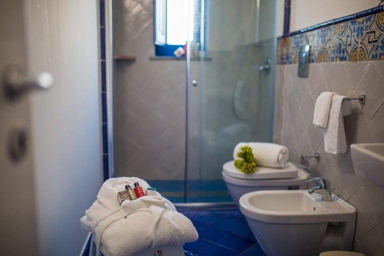 Bathroom 5, Punta Sallustro Lipari, Messina