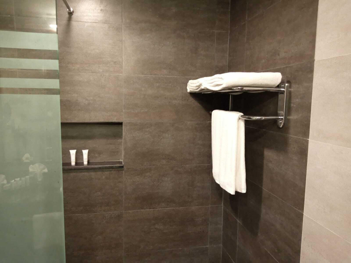 Bathroom 4, Tulip Inn Majan Hotel & Suites Salalah, Salalah