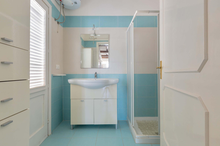 Bathroom 5, 1961 Villa Aurora - Trilo Pier by Barbarhouse, Lecce
