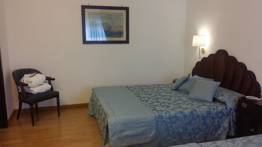 Bedroom 4, Hotel Clelia Logis, La Spezia