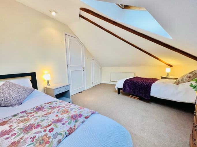 Bedroom 3, Dapps Hill Haven, Bath and North East Somerset
