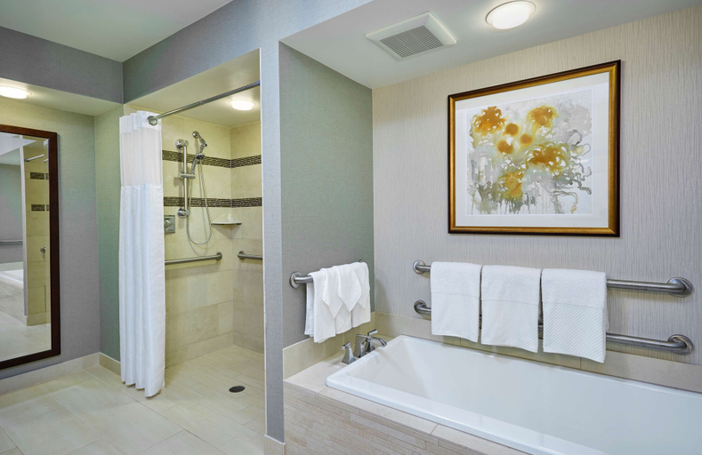 Bathroom 5, DoubleTree by Hilton Washington DC - Crystal City, Arlington