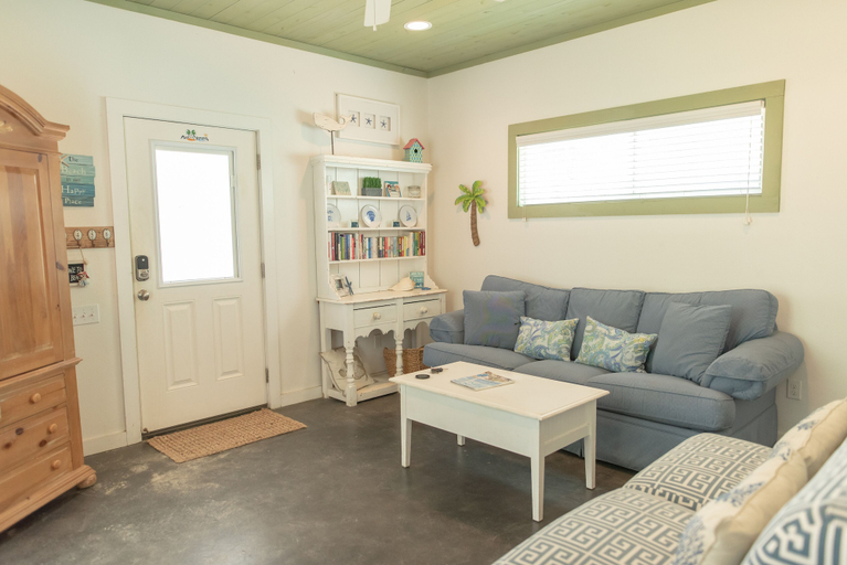 Others 5, Nantucket, Nueces