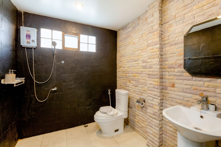 Bathroom 4, Club Bamboo Boutique Patong Beach Resort, Pulau Phuket