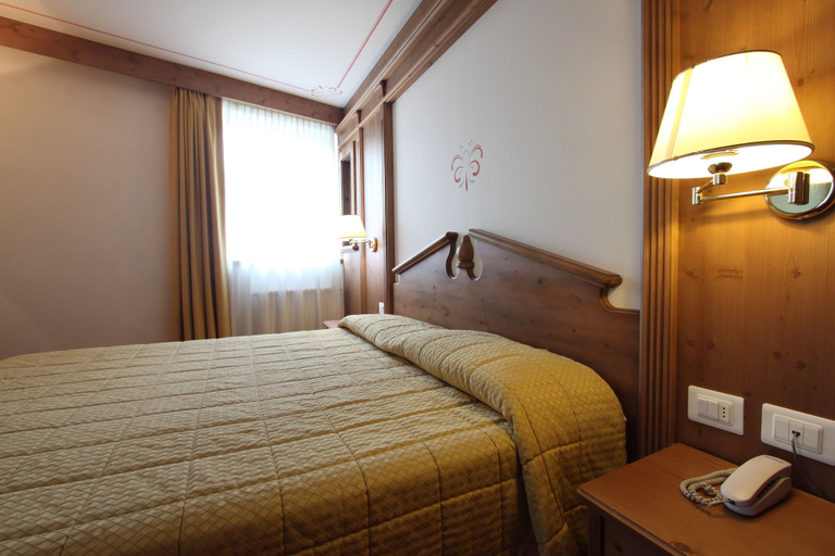 Bedroom 2, Hotel Fanes Suite e SPA, Trento