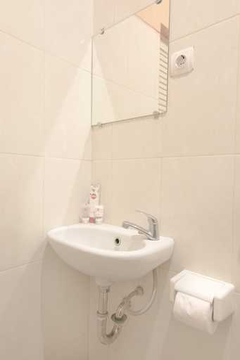 Bathroom 3, OYO 114 Plemburan Residence, Sleman