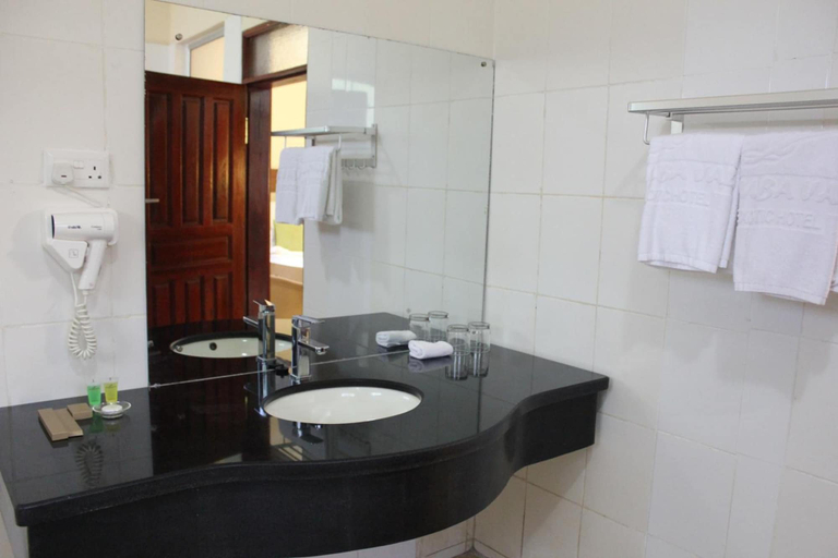 Bathroom 5, Chamba Valley Exotic Hotel, Lusaka