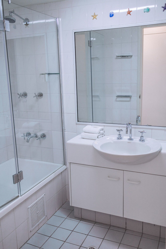 Bathroom 3, Surfers Horizons Resort, Gold Coast