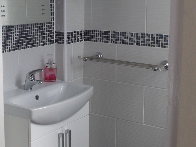 Bathroom 4, The Heidi Bed & Breakfast, Sefton
