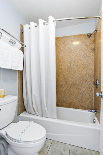 Bathroom 3, 3rd Avenue Inn, Orange
