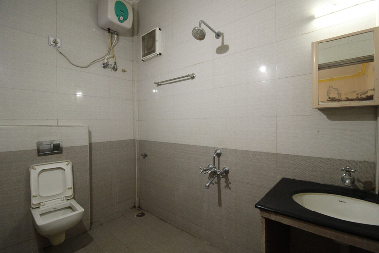 Bathroom 4, Sibi Lodge, Coimbatore