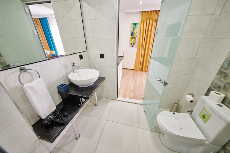 Bathroom 5, The Marions Suite Hotel, Beyoğlu