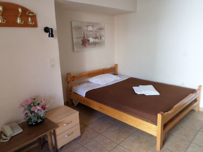 Bedroom 3, Tina Economy Hotel, Crete