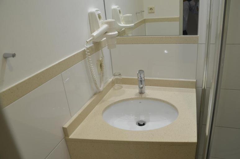 Bathroom 4, Amba, München