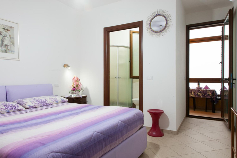 Bedroom 2, Affittacamere Al Mare, Oristano
