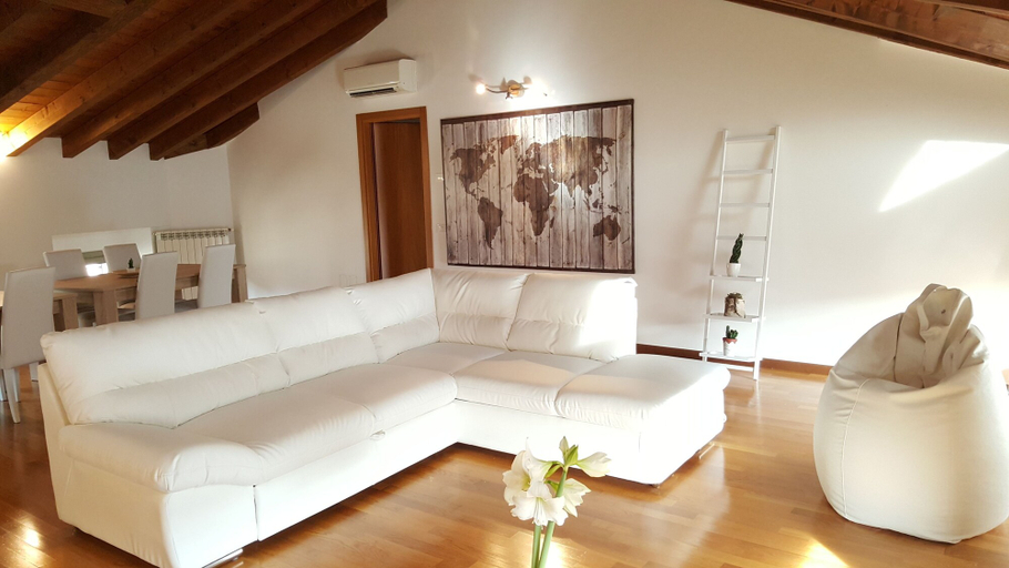 Bedroom 4, Donizetti Royal, Bergamo