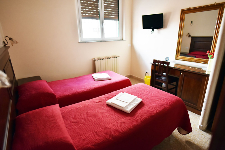 Room 5, Via Curtatone 12 Apartment, Rome