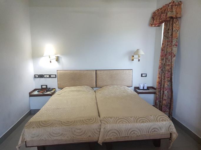 Bedroom 3, Bharat Hotel, Ernakulam