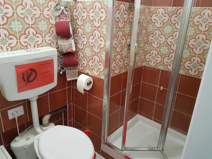 Bathroom 5, B&B Villa Italia, Salerno