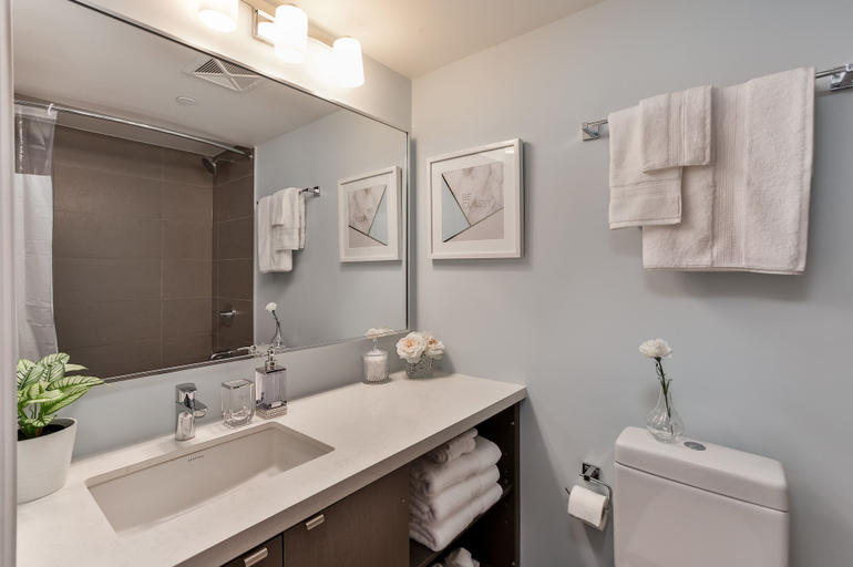 Bathroom, QuickStay - Class in Yorkville (Yonge & Bloor), Toronto