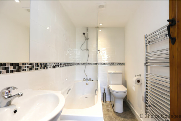Bathroom, Croyde Wonky Cottage 1 Bedroom, Devon