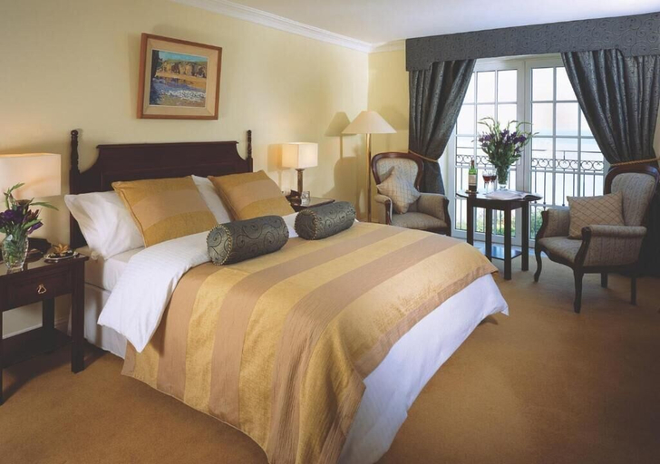 Bedroom 2, Bayview Hotel
