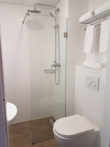 Bathroom 4, New Century Hotel Amsterdam, Amsterdam