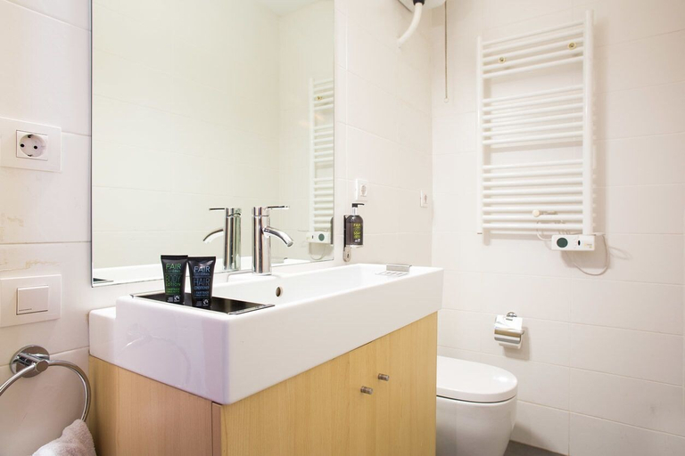 Bathroom 5, Bonavista Apartments - Pedrera, Barcelona