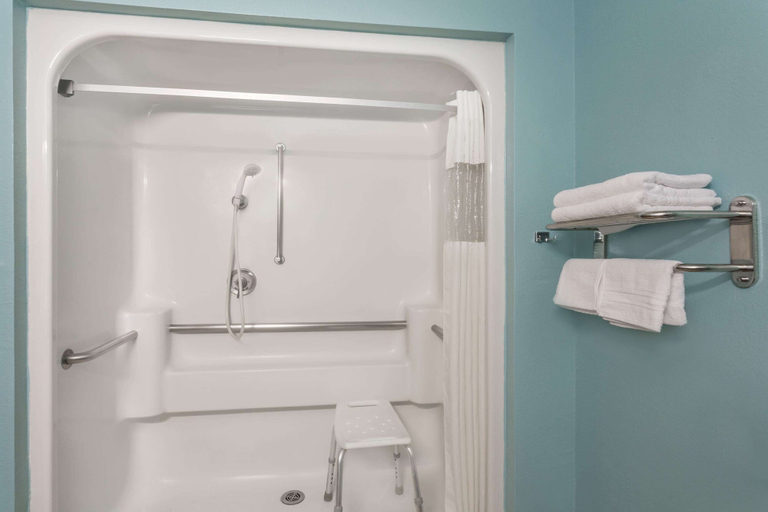 Bathroom 4, Super 8 by Wyndham Cedar City, Iron
