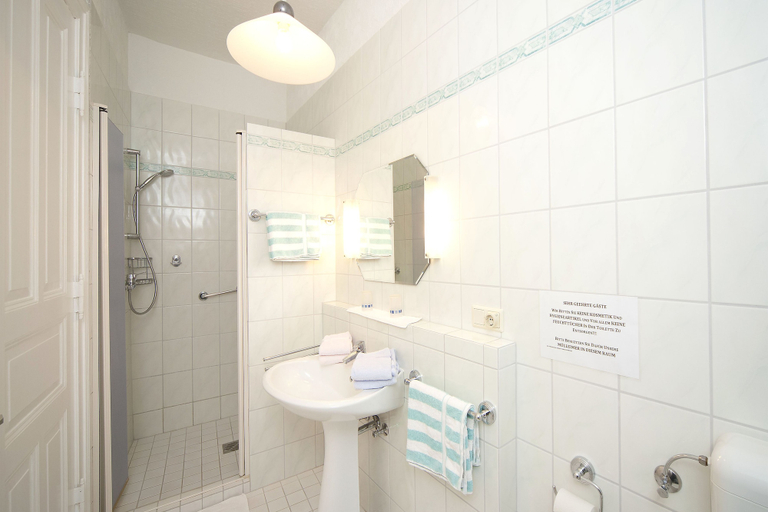 Bathroom 3, Pension Haus Waldheim, Ostholstein