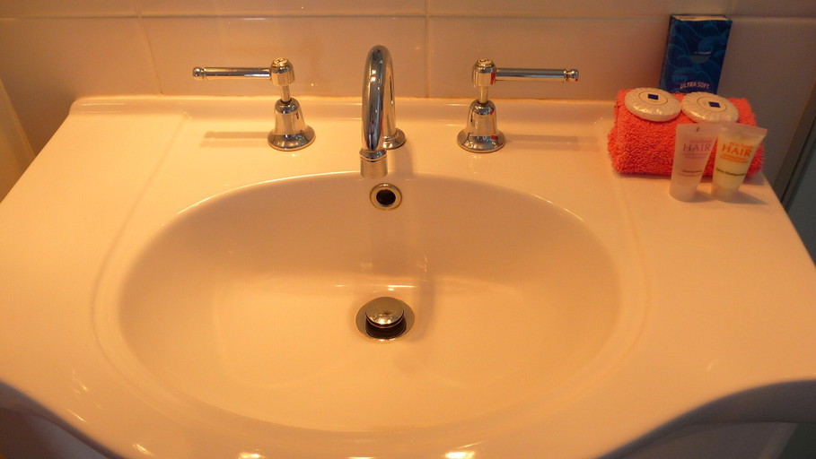 Bathroom 4, Tweed Heads Vegas Motel, Tweed Heads