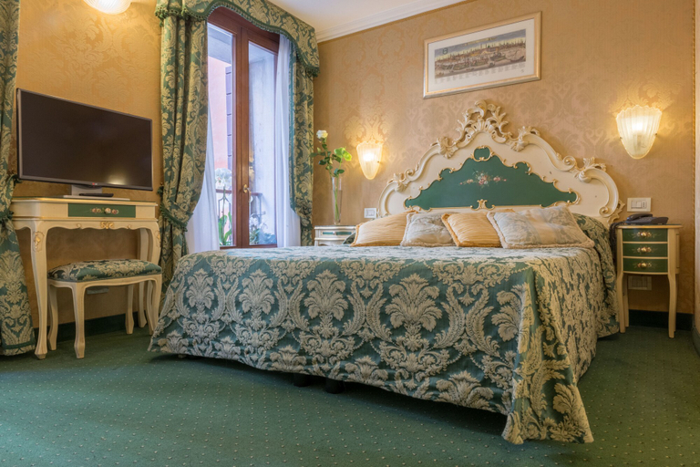 Bedroom 4, Hotel Becher, Venezia