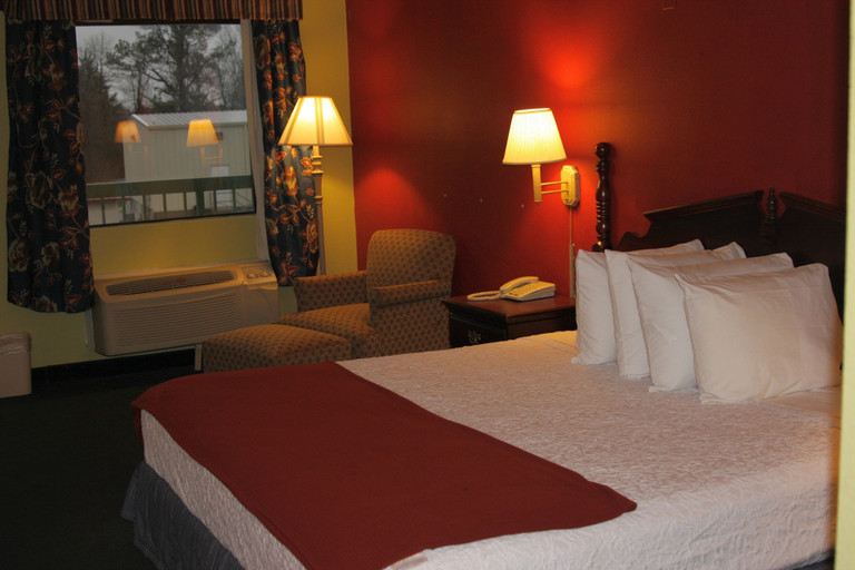 Bedroom 5, Best Inn Booneville, Prentiss