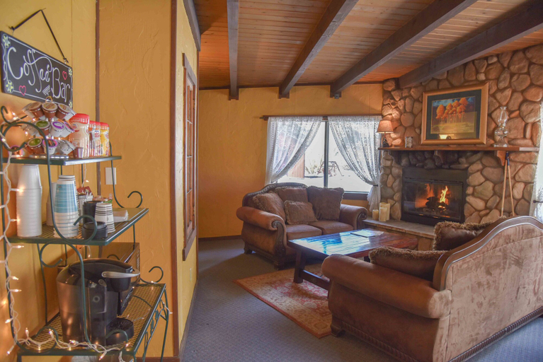 Others 5, Alpine Lodge, Taos