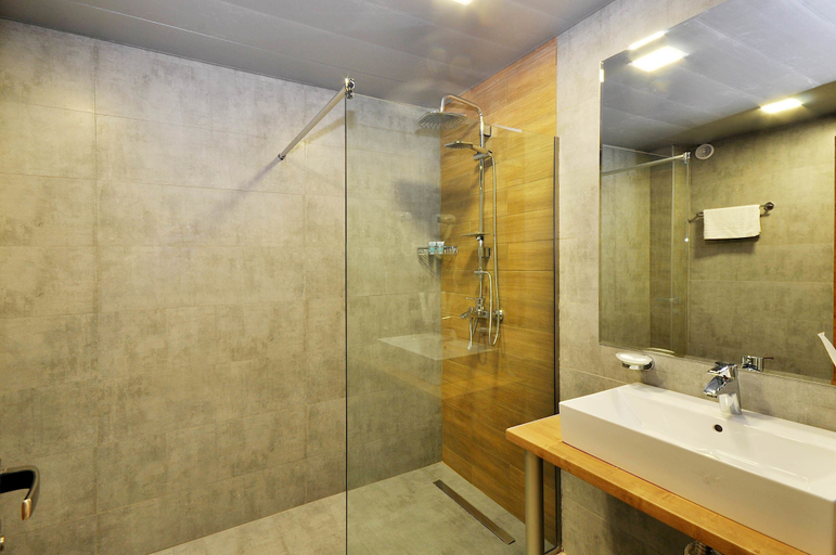 Bathroom 5, Jazz Hotel, Tbilisi