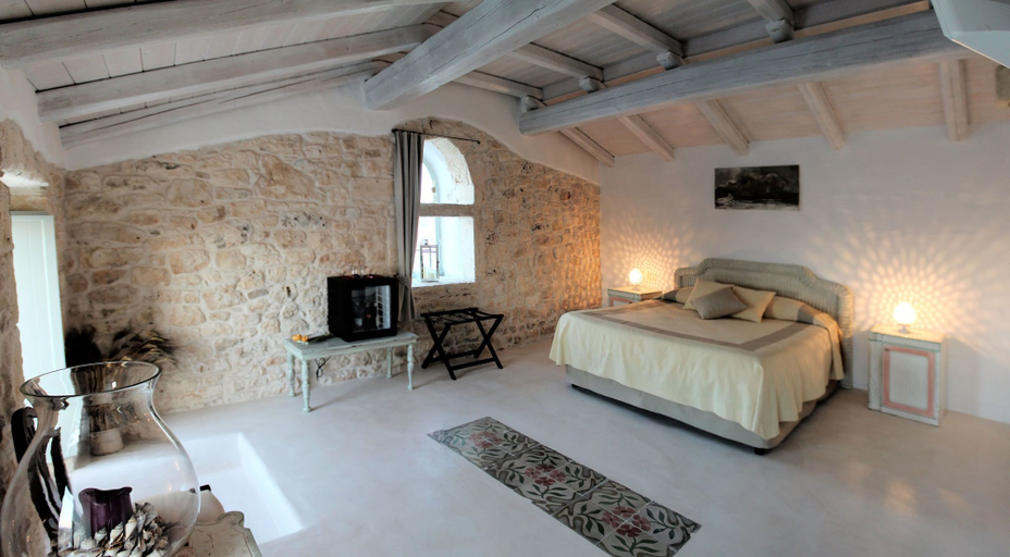 Bedroom 3, Palazzo Camarda, Brindisi
