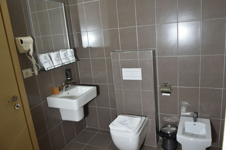 Bathroom 4, Park Hotel, Tiranës