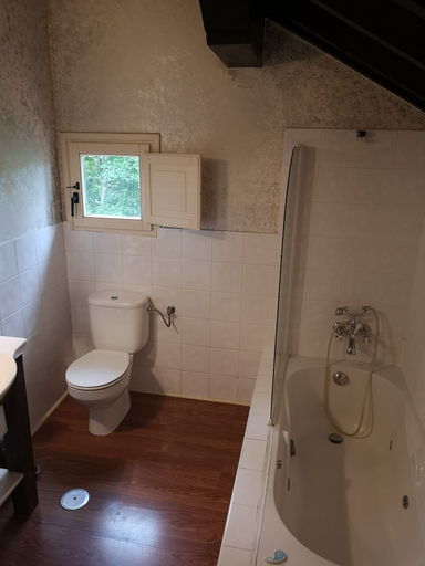 Bathroom 3, Posada Torre del Milano, Cantabria