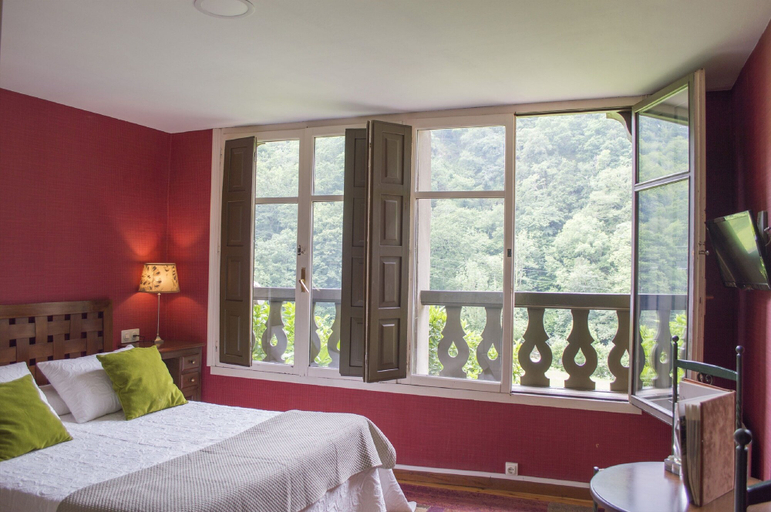Bedroom 3, Hotel Alto Sella, Asturias