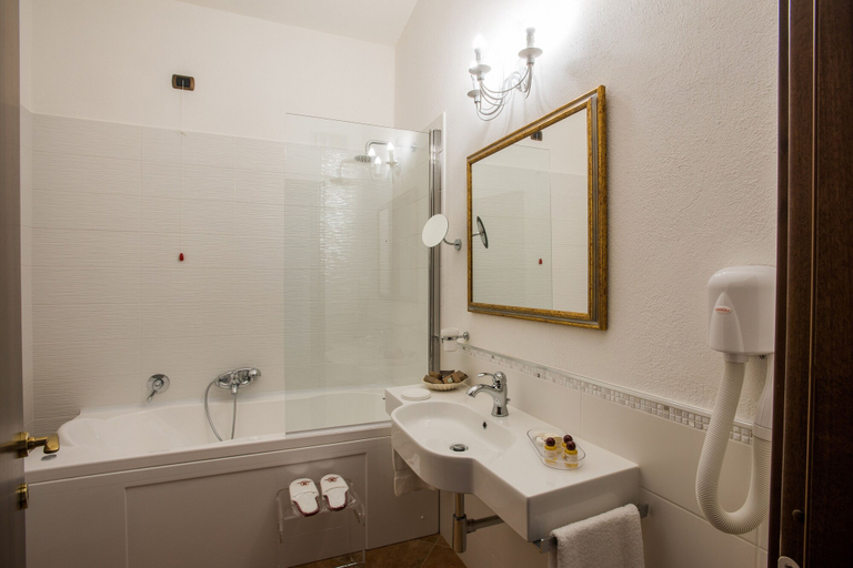 Bathroom 5, Hotel Lido degli Spagnoli, Carbonia-Iglesias
