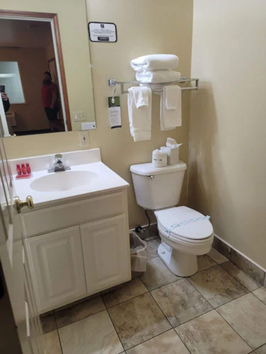Bathroom 4, GuestHouse Montesano, Grays Harbor
